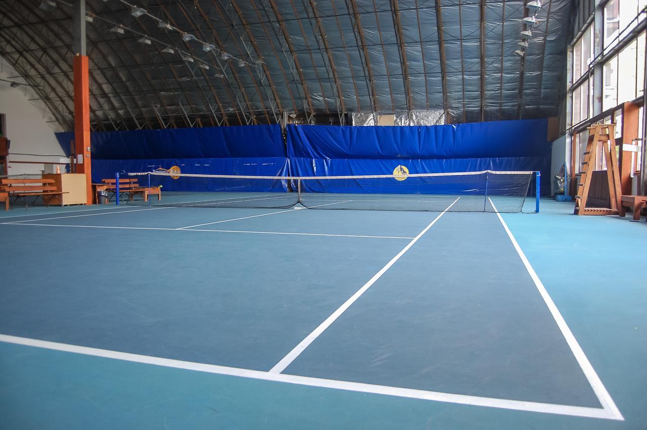 Penzion Teniscentrum ตาตรันสกา ลอมนีจา ภายนอก รูปภาพ